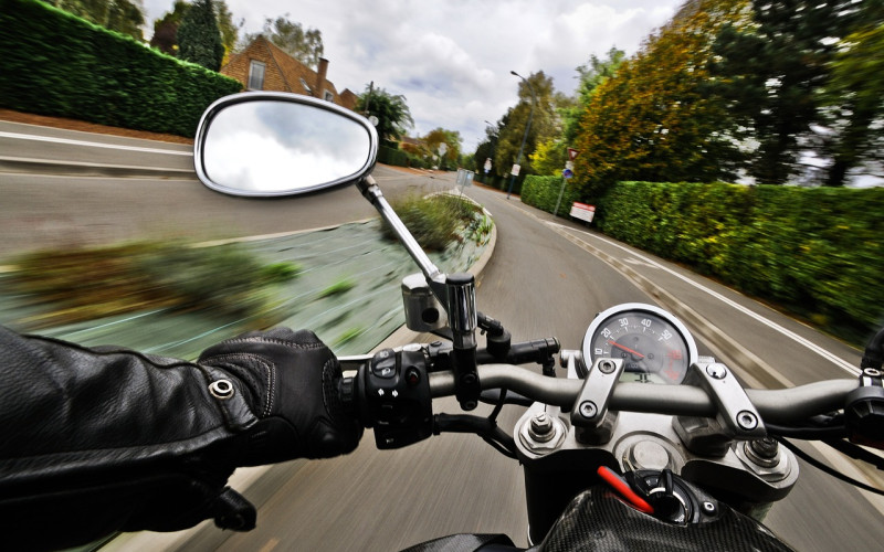 Cómo viajar seguro en moto